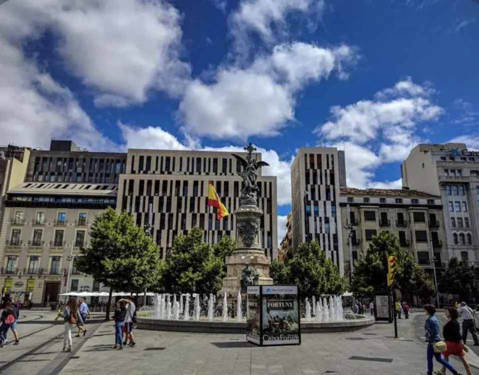 Plaza de España, Zaragoza, cerca del estudio